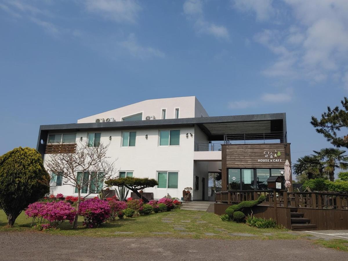 Moon Forest Guesthouse Jeju Exterior foto